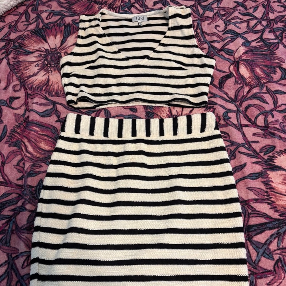 Crop top and skirt outfit